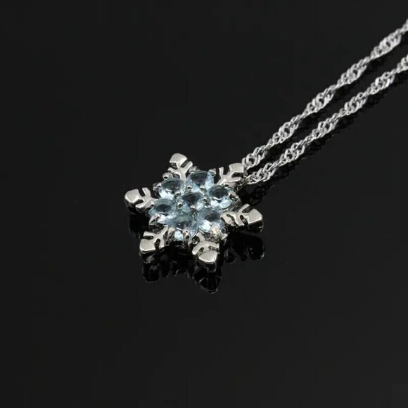 NWT - Crystal and Blue Topaz Snowflake Necklace with 18" Chain - Picture 1 of 4